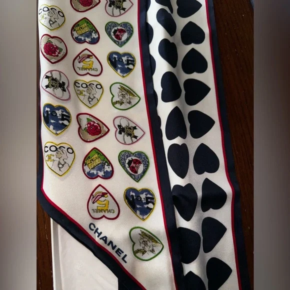 マ*。様 CHANEL スカーフ ハートデザイン マ*。様 CHANEL スカーフ ハートデザイン マ*。様 CHANEL スカーフ